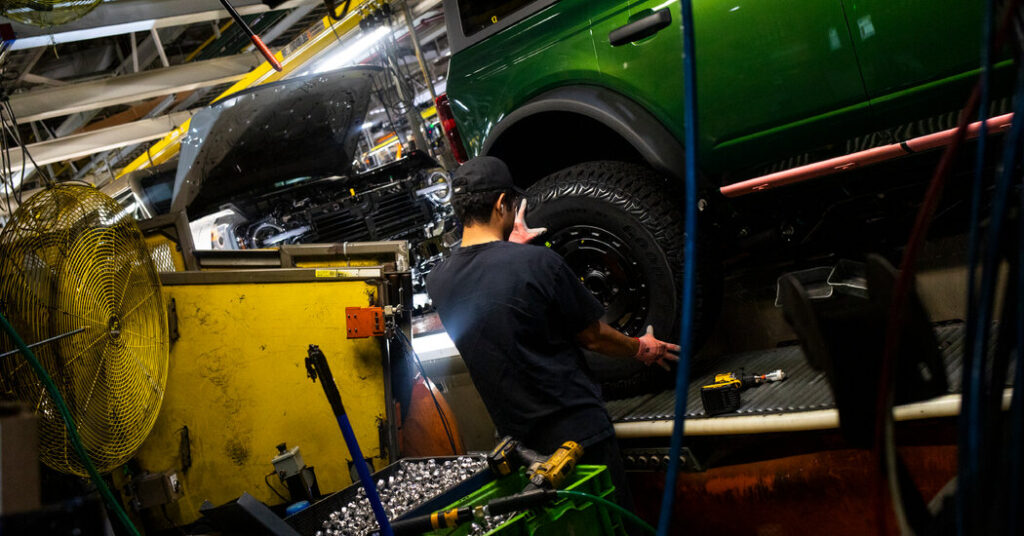 Automakers’ Dilemma: Invest in New Tech or Stick to Gas Cars?