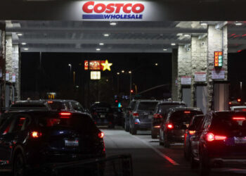 Average Gasoline Price Hits $4 in U.S., a ‘Headache’ for Drivers and Trump