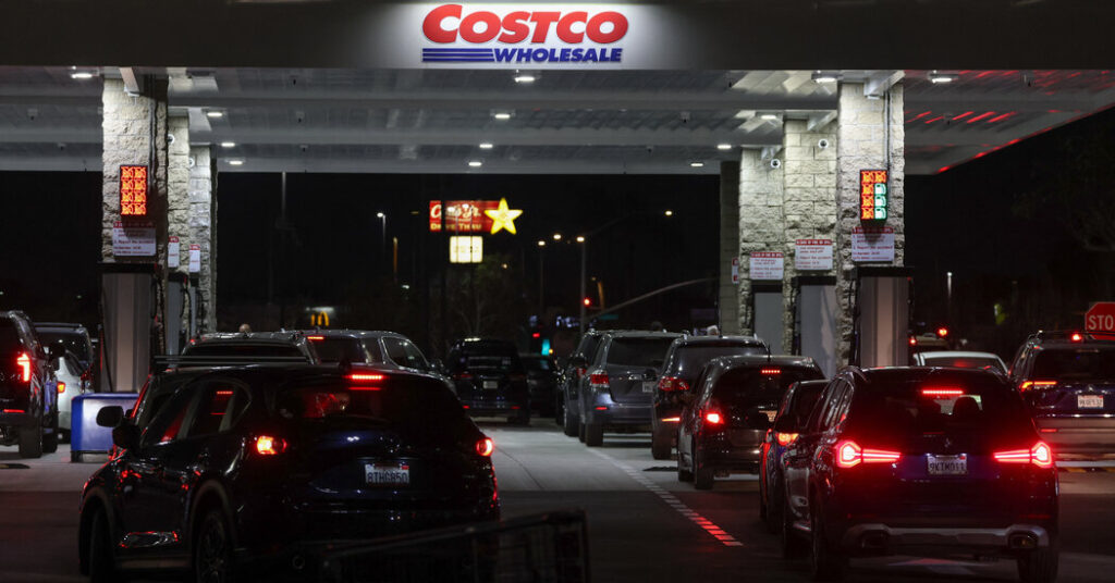 Average Gasoline Price Hits $4 in U.S., a ‘Headache’ for Drivers and Trump