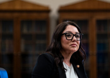 Labor Secretary Is a Rare Presence at Department in Turmoil