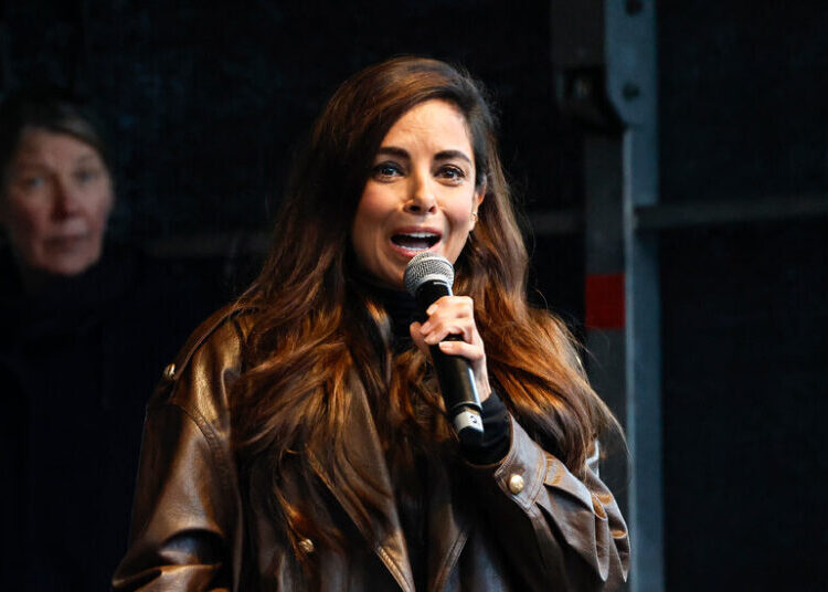 Actress Says She’s Found Her Secret Online Abuser: Her Husband