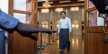 A Junta Chief Eyes the Title of President