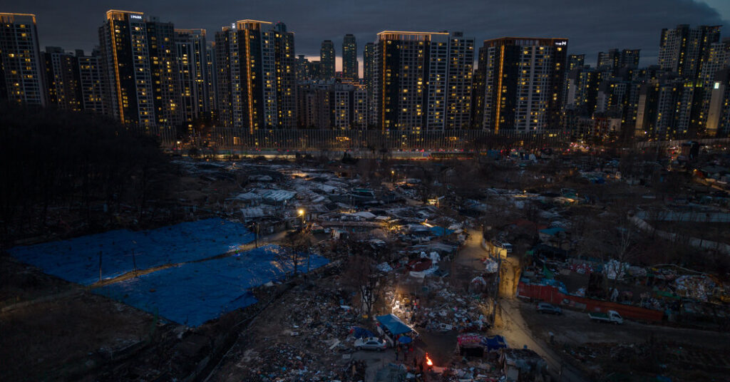 ‘Nowhere Else to Go’: The Squatters in the Richest Part of Seoul