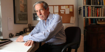 Calvin Tomkins, Who Profiled Giants of Modern Art, Dies at 100