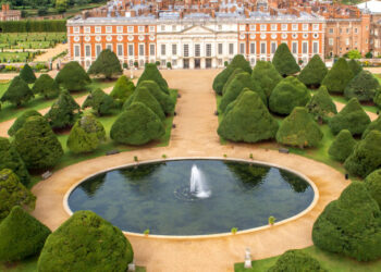 From ‘Secret’ Gardens to Royal Parks, London is Blooming