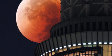 Watch the Moon Turn Blood Red During a Total Lunar Eclipse