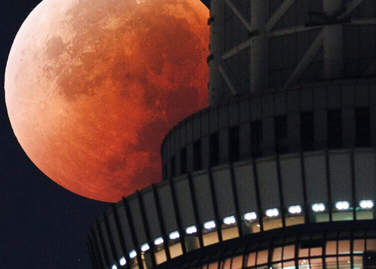 Watch the Moon Turn Blood Red During a Total Lunar Eclipse