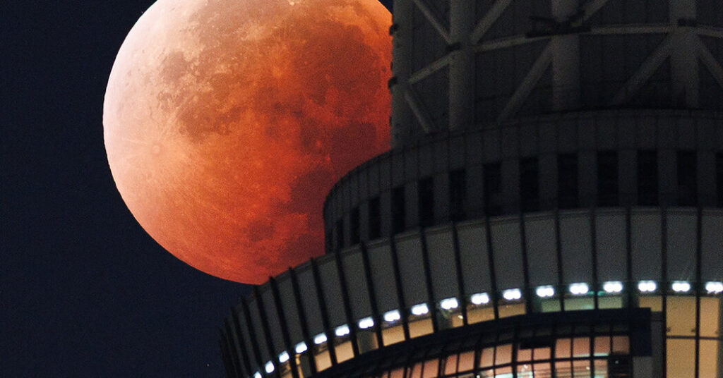 Watch the Moon Turn Blood Red During a Total Lunar Eclipse