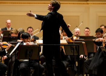 A Starry Young Conductor’s Tour Reveals His Talents and Faults