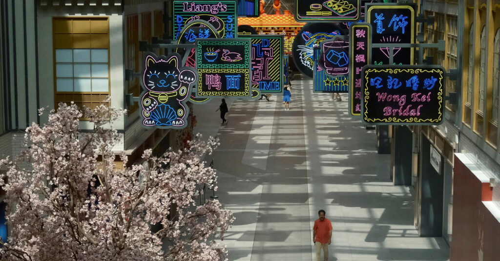 Emirati Leaders, Seeking to Project Calm, Go to the Mall