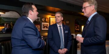 CNN Guests Accuse Scott Jennings of Trashing Trump Off Camera