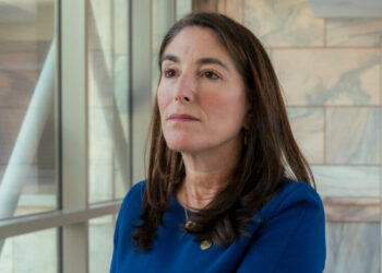 Top Fed Official, Wary of Inflation, Calls for Extended Rate Pause