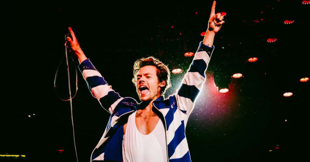 Harry Styles Left as a Dominant Male Pop Star. He Returns to a Crowd.