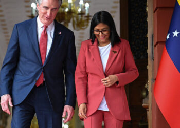 Not Just Oil: In Venezuela, U.S. Interior Secretary Pushes for Mining Access