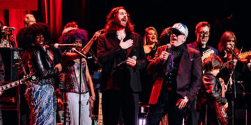 Backstage for a Regal Night of Rock With Paul Simon and Elvis Costello