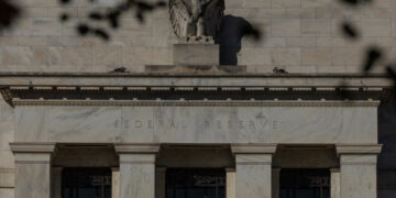 Weak Jobs Data Underscores Fed’s Dilemma as War Stokes Inflation Risk