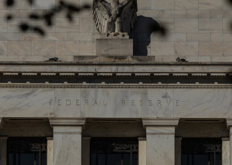 Weak Jobs Data Underscores Fed’s Dilemma as War Stokes Inflation Risk