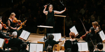 A Philharmonic Conductor’s Concerts Surprise, for Better and Worse