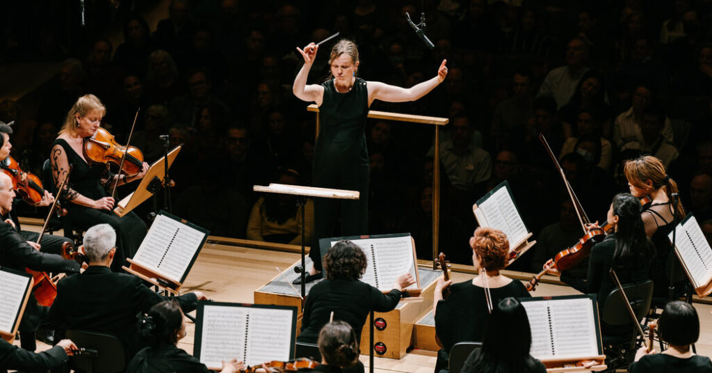 A Philharmonic Conductor’s Concerts Surprise, for Better and Worse