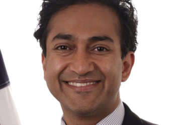 Divisive F.D.A. Vaccine Regulator Resigns