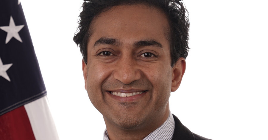 Divisive F.D.A. Vaccine Regulator Resigns