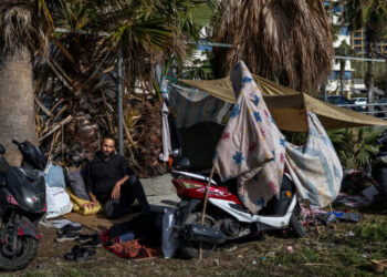 Families Forced to Sleep on the Streets of Beirut as Israel Pounds Hezbollah