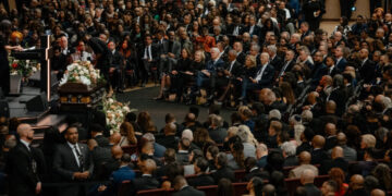 At Jesse Jackson Service, the Humble and Powerful Come to Pay Homage