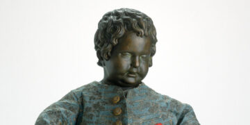 This Small Statue in Brussels Has a Large Bladder and Lots of Outfits