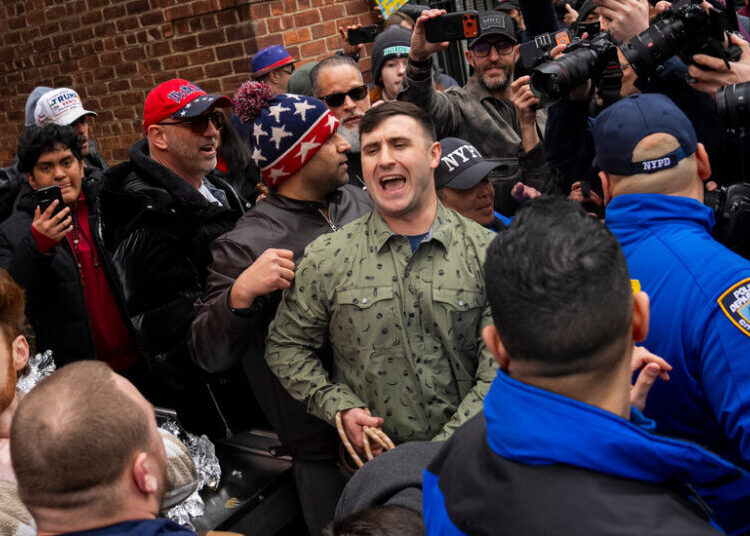 Smoking Jars of Metal and Fuses Thrown at Protest Near Mayor’s House