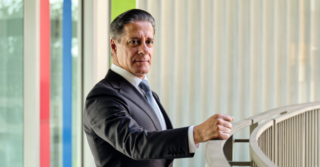 Los Angeles Schools Chief Brought Swagger, Then Scandal