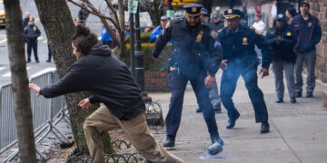 U.S. Authorities Are Investigating Device Thrown Near Gracie Mansion