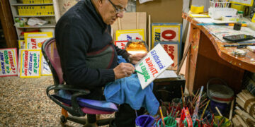 Is This Man the Last Living Number Painter in Naples?