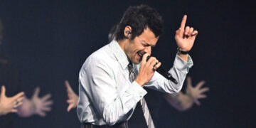 Harry Styles Dances Himself Clean