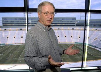 Bob Harlan, Who Steered the Green Bay Packers to a Revival, Dies at 89
