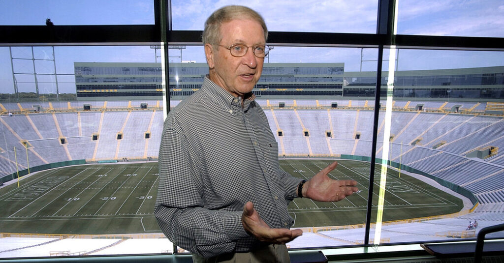 Bob Harlan, Who Steered the Green Bay Packers to a Revival, Dies at 89
