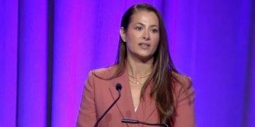 Can a Populist Democrat Flip New York City’s Only G.O.P. House Seat?