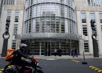 2 Former Police Officers Conspired to Steal From Prostitute, U.S. Says