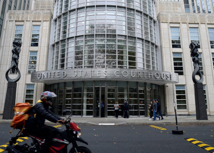 2 Former Police Officers Conspired to Steal From Prostitute, U.S. Says