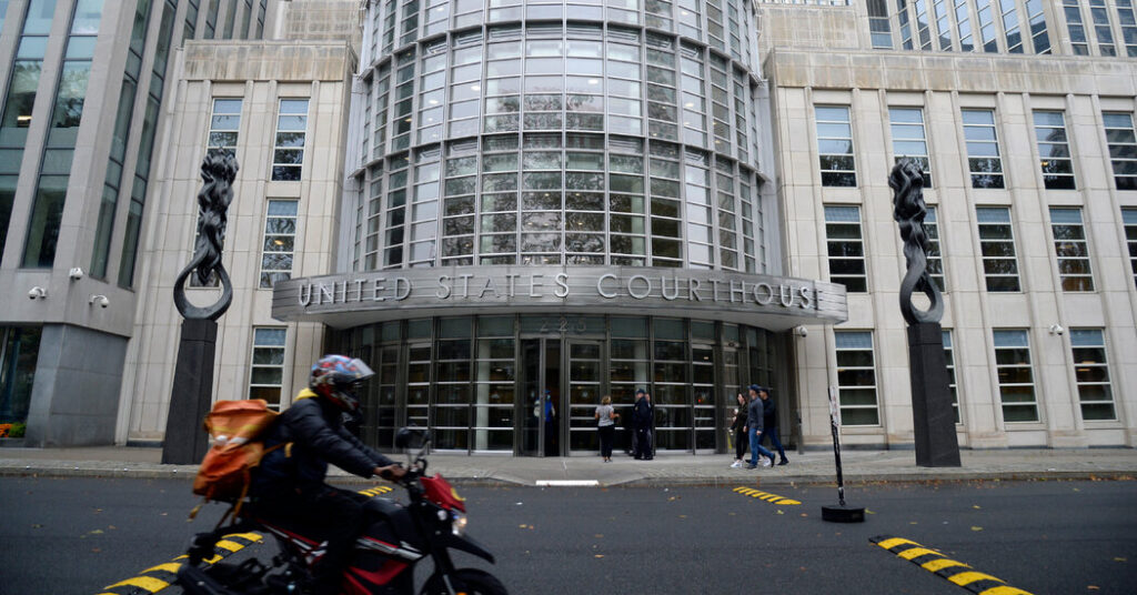 2 Former Police Officers Conspired to Steal From Prostitute, U.S. Says