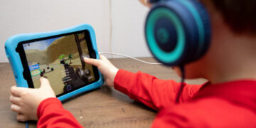 iPads in Kindergarten, YouTube on Breaks: The School Screen-Time Battle