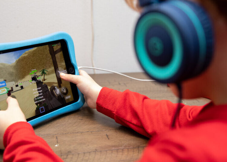 iPads in Kindergarten, YouTube on Breaks: The School Screen-Time Battle