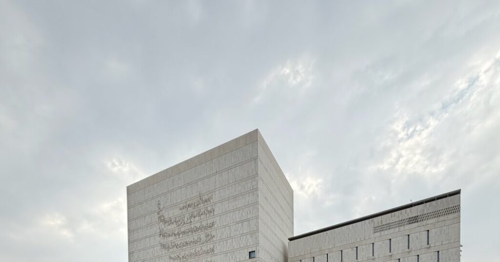 4 Continents in 62 Hours: How One American Got Out of Qatar