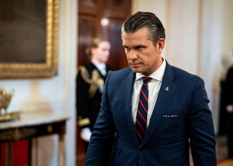 Pentagon Bars Photographers From Briefings on Iran War