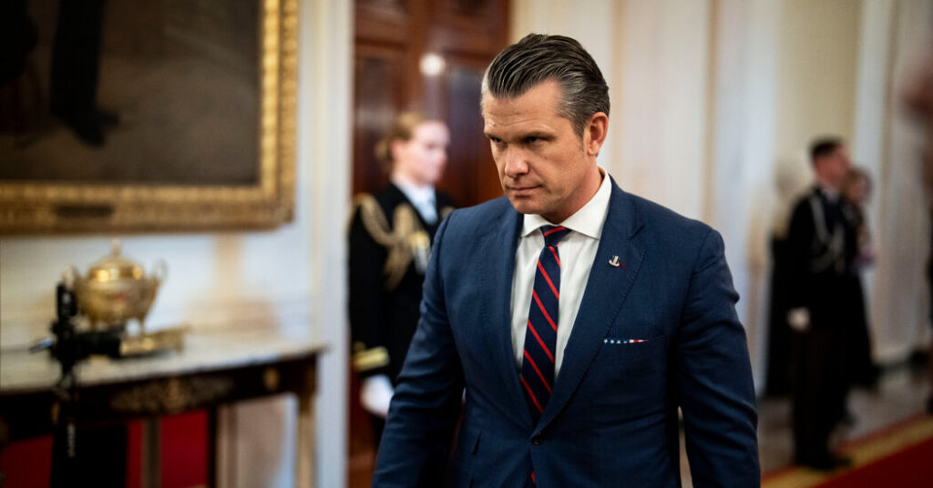 Pentagon Bars Photographers From Briefings on Iran War