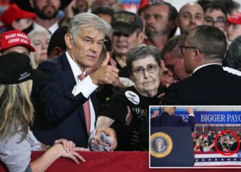 Dr. Oz helps older woman who collapsed during Trump’s speech at Kentucky event