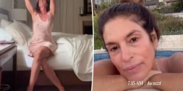 Cindy Crawford roasted over morning routine: ‘Nothing like having money’
