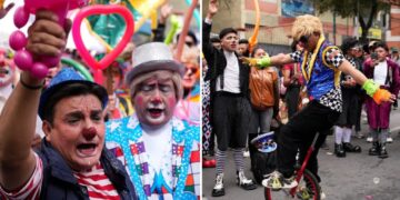 Bolivia’s clown union protests government decree that threatens their livelihood