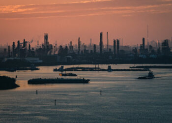 U.S. Suspends Oil Shipping Rules to Ease Gas Price Pressures