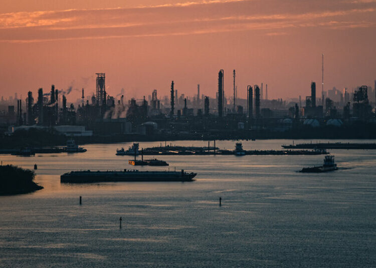 U.S. Suspends Oil Shipping Rules to Ease Gas Price Pressures