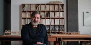 A Chilean Master of Modest Design Wins Architecture’s Top Prize